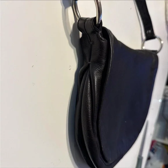 Coach Elegant Black Leather Shoulder Bag - Picture 4 of 8